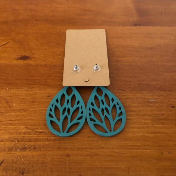 Bohemian Lightweight Wooden Filigree Laser Cut Tear Drop Green Earrings - Picture 5 of 10